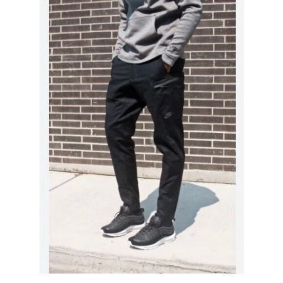 NIKE Men’s SPORTSWEAR TECH WOVEN BONDED JOGGER PANTS CARGO BLACK size 30 - Picture 1 of 8